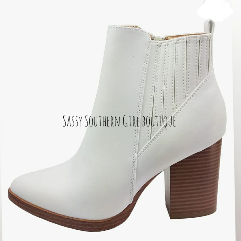 🆕⭐ Boho white heeled booties